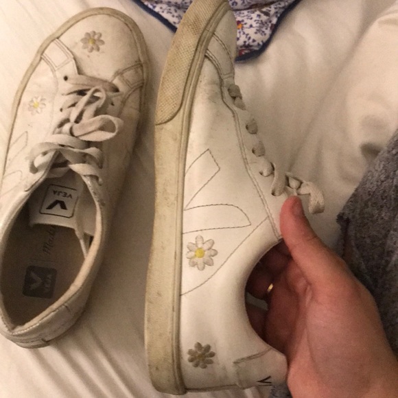 Veja Sunflower Sneakers - Picture 2 of 5